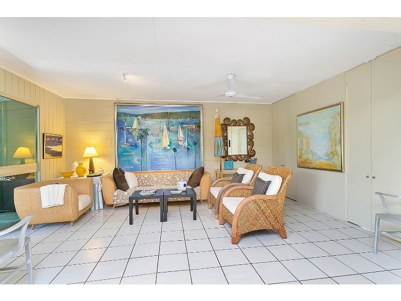 27 Mimosa Street, Holloways Beach QLD 4878