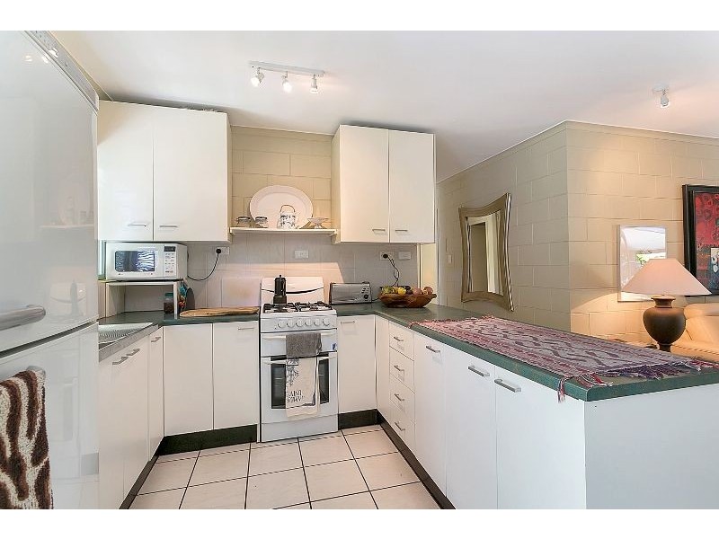 27 Mimosa Street, Holloways Beach QLD 4878