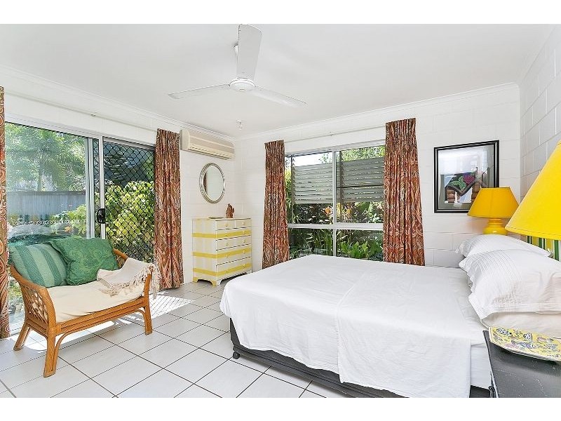 27 Mimosa Street, Holloways Beach QLD 4878