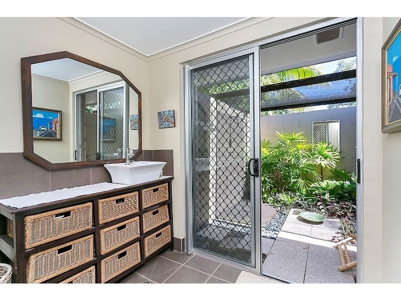 27 Mimosa Street, Holloways Beach QLD 4878