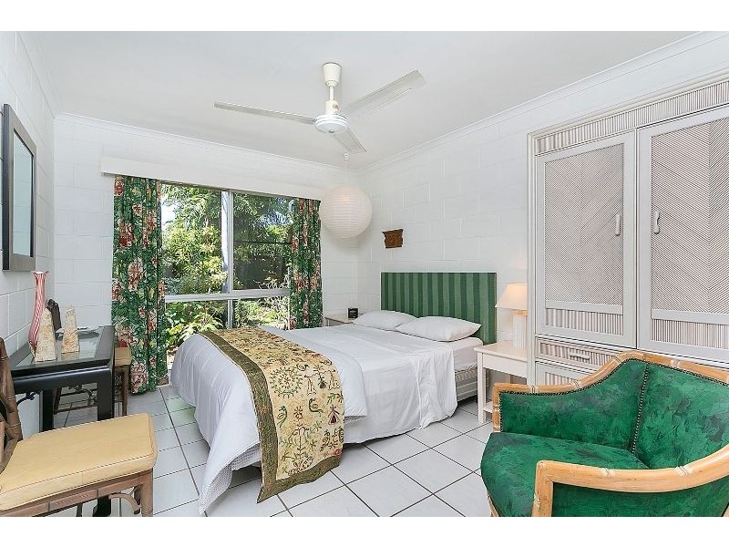 27 Mimosa Street, Holloways Beach QLD 4878
