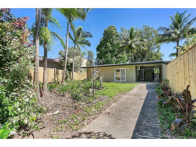 27 Mimosa Street, Holloways Beach QLD 4878