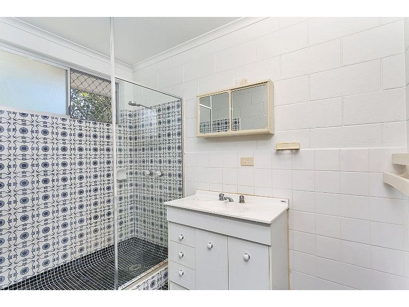 27 Mimosa Street, Holloways Beach QLD 4878