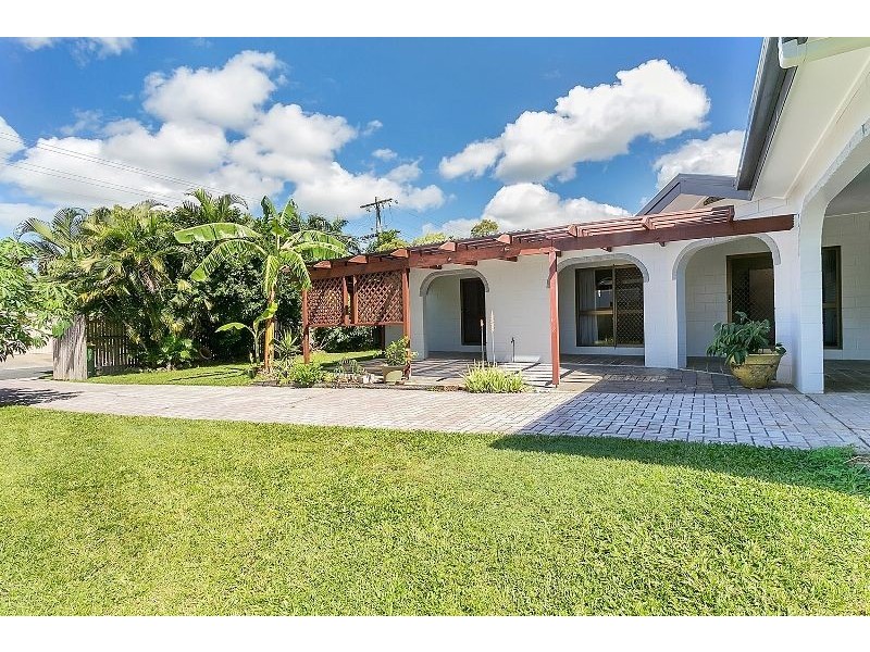 12 Magnolia Street, Holloways Beach QLD 4878
