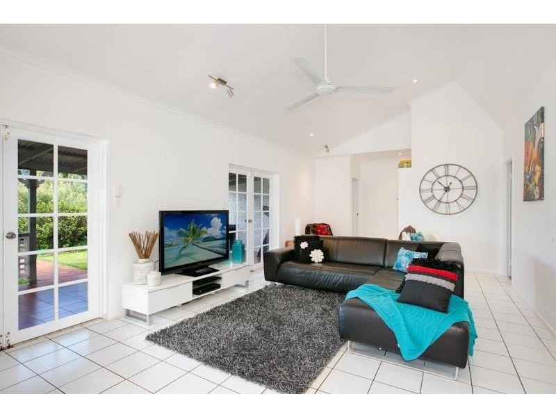 9 Andrea Close, Mooroobool QLD 4870