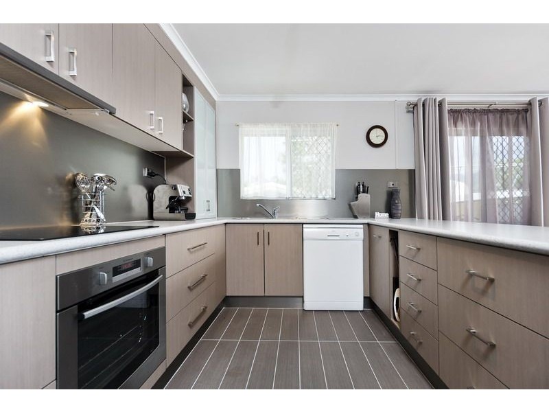 8 Holly Street, Mooroobool QLD 4870