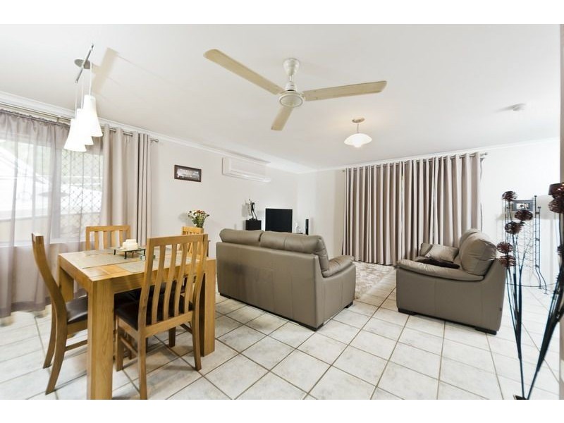 8 Holly Street, Mooroobool QLD 4870