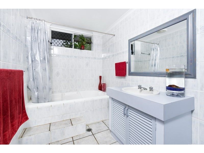 8 Holly Street, Mooroobool QLD 4870