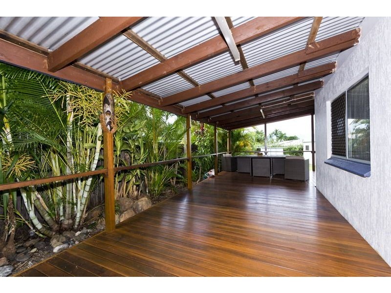 8 Holly Street, Mooroobool QLD 4870