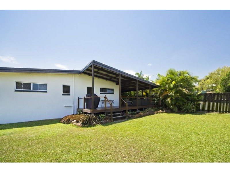 8 Holly Street, Mooroobool QLD 4870