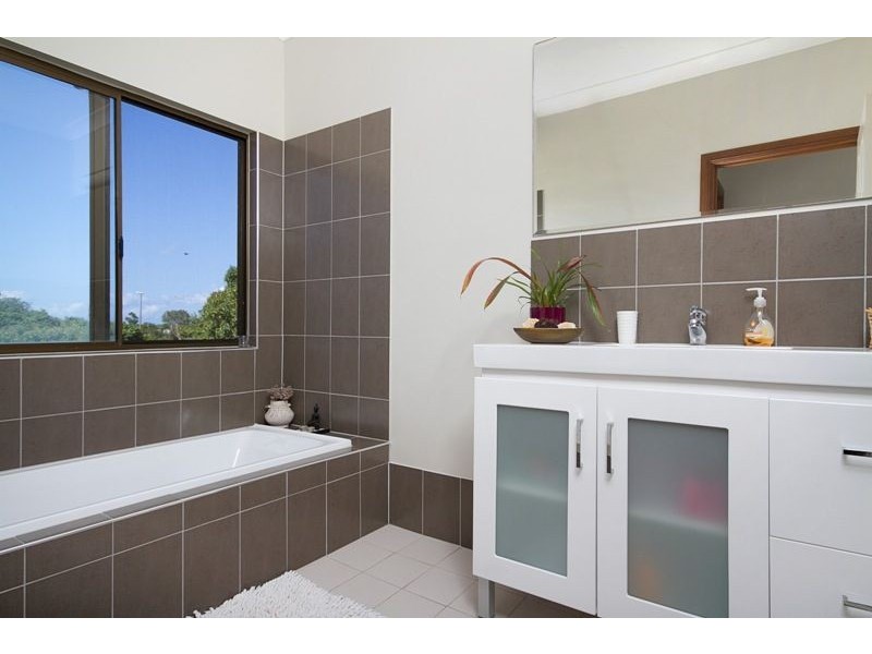 7 Hillside Close, Aeroglen QLD 4870