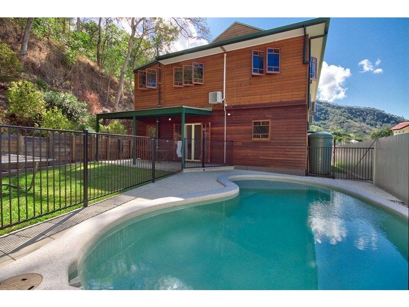 7 Hillside Close, Aeroglen QLD 4870