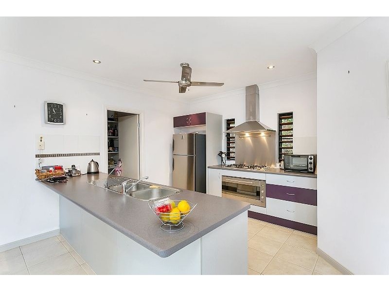 14 Cambanora Place, Mooroobool QLD 4870