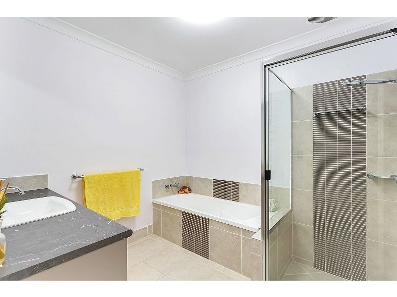 14 Cambanora Place, Mooroobool QLD 4870