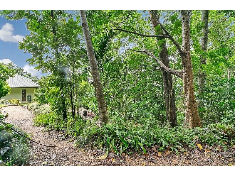 14 Cambanora Place, Mooroobool QLD 4870