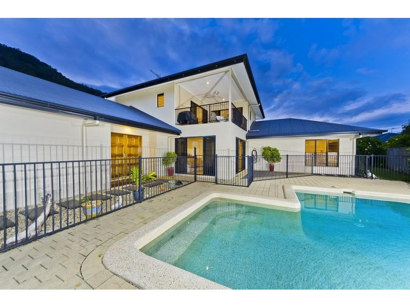 25 Pelling Close, Kanimbla QLD 4870