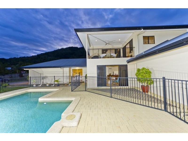25 Pelling Close, Kanimbla QLD 4870