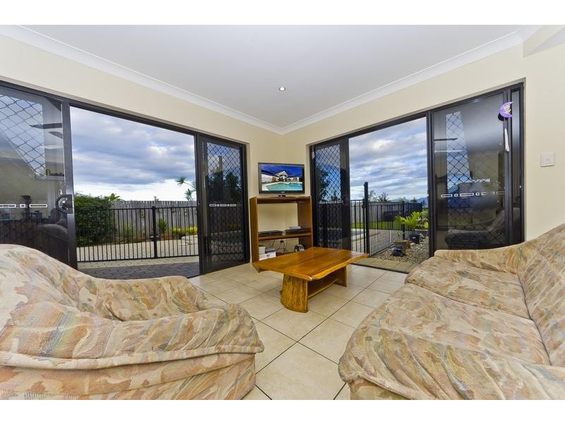 25 Pelling Close, Kanimbla QLD 4870