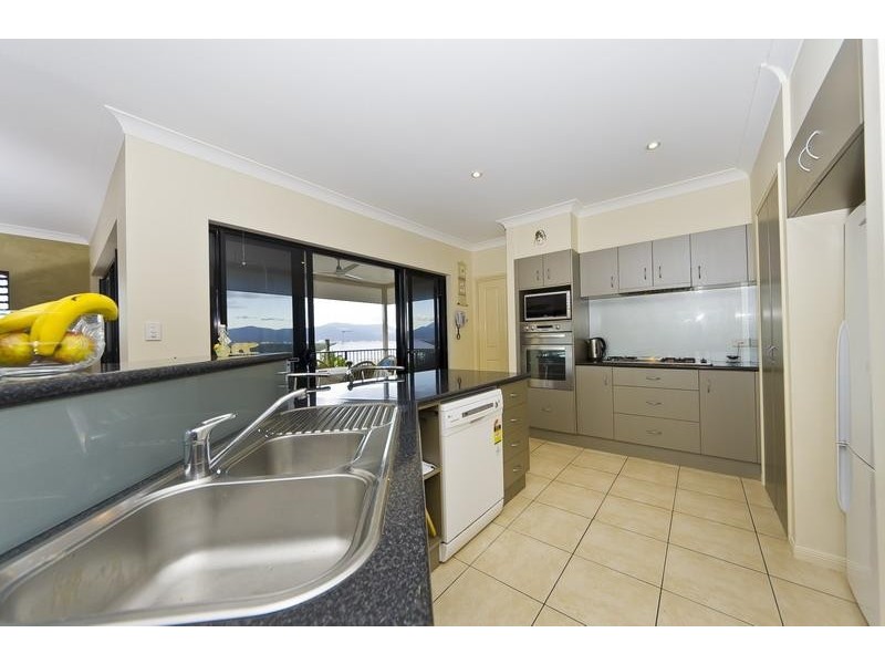 25 Pelling Close, Kanimbla QLD 4870