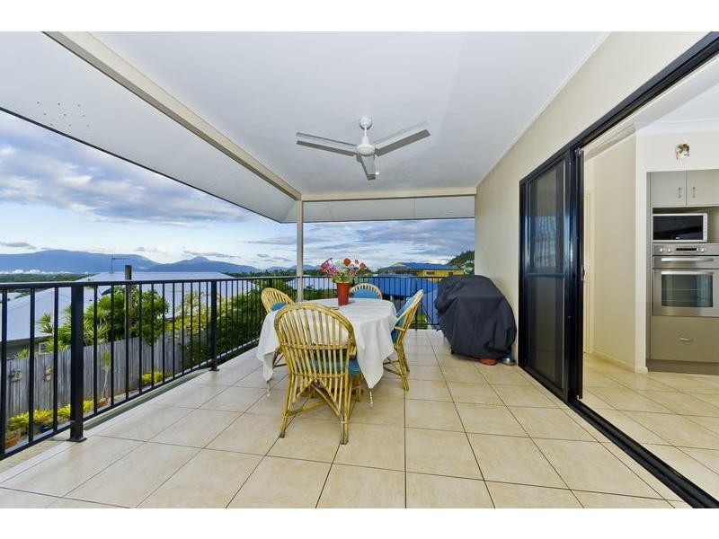 25 Pelling Close, Kanimbla QLD 4870