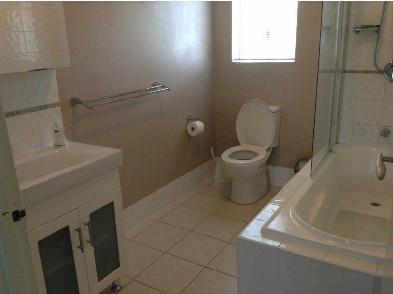 2/3 Miles Street, Manoora QLD 4870