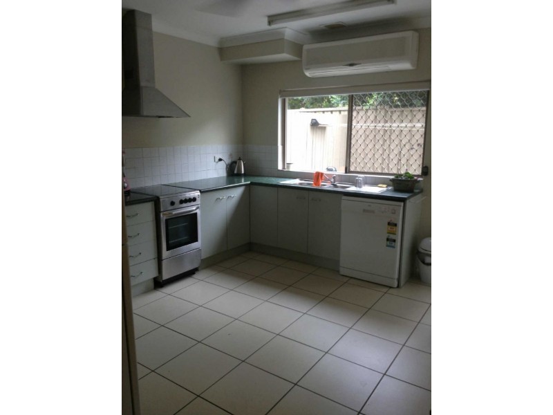 2/3 Miles Street, Manoora QLD 4870