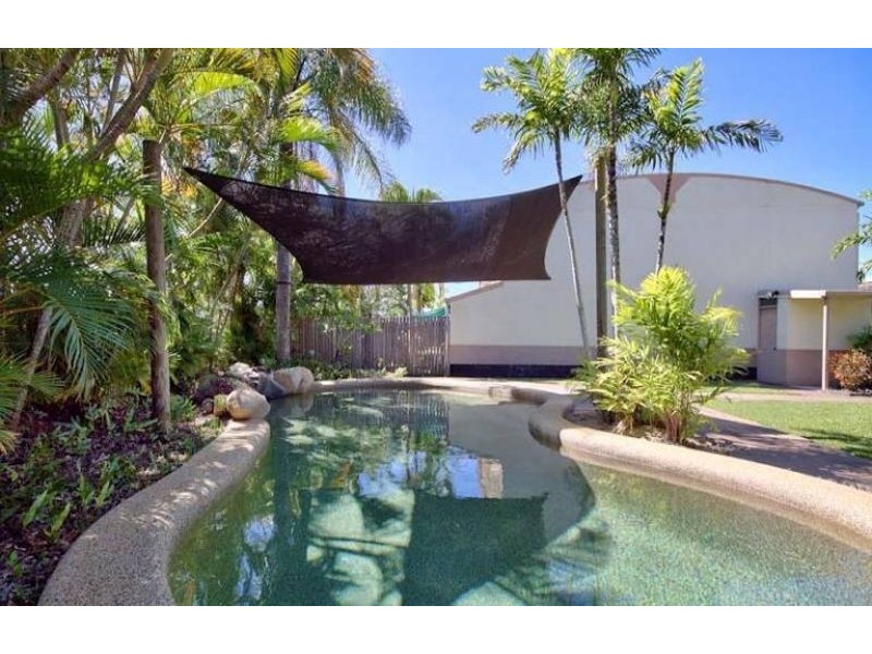 2/5 Charlotte Close, Woree QLD 4868