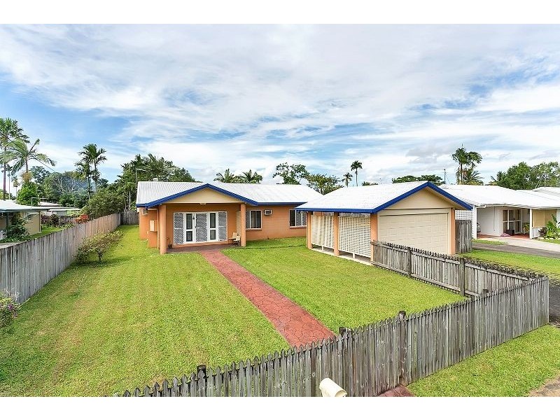 16 Ireland Crescent, Whitfield QLD 4870