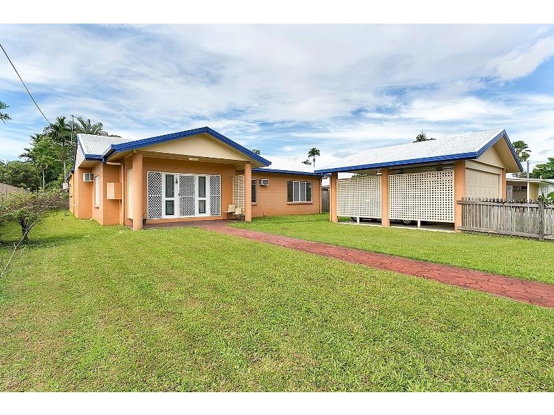 16 Ireland Crescent, Whitfield QLD 4870