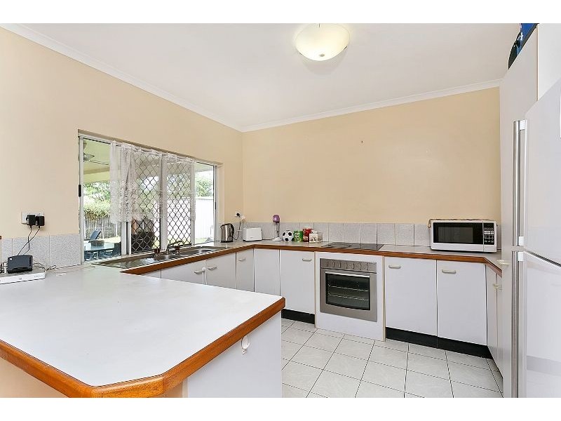 16 Ireland Crescent, Whitfield QLD 4870