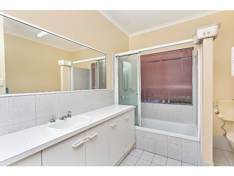 16 Ireland Crescent, Whitfield QLD 4870