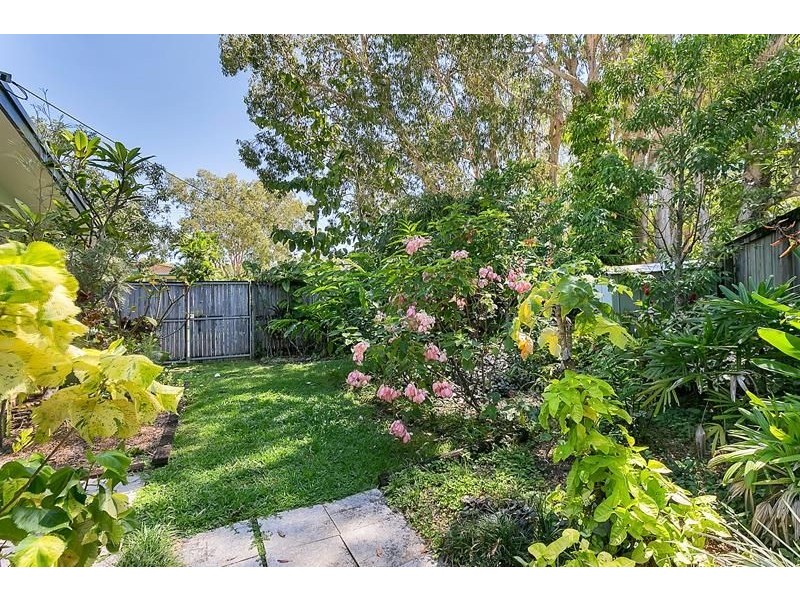 1/28-30 Bouganvillea Street, Holloways Beach QLD 4878