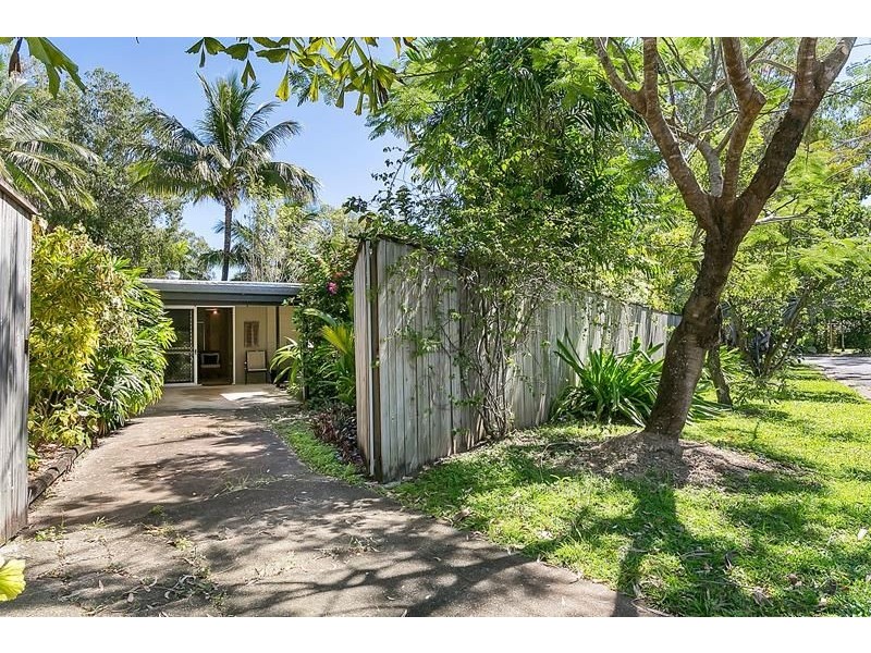 1/28-30 Bouganvillea Street, Holloways Beach QLD 4878
