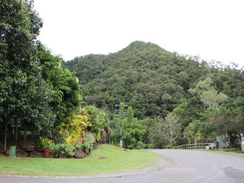 2-4 Frond Close, Redlynch QLD 4870