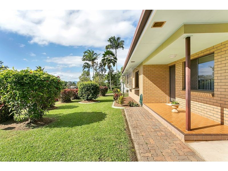 17 Hadrian Avenue, Mooroobool QLD 4870