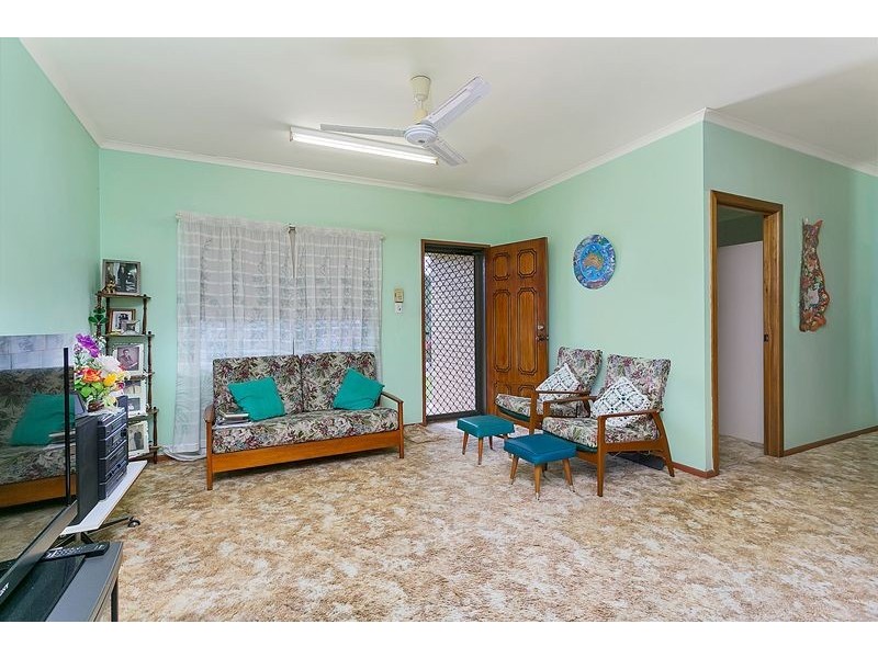 17 Hadrian Avenue, Mooroobool QLD 4870