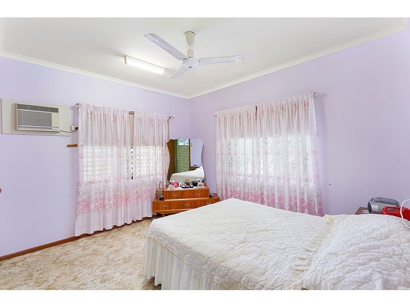 17 Hadrian Avenue, Mooroobool QLD 4870