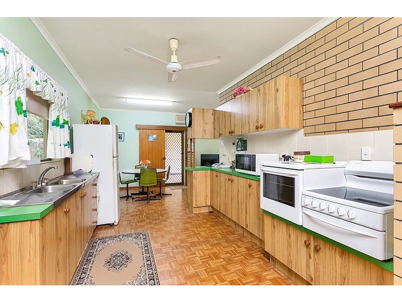 17 Hadrian Avenue, Mooroobool QLD 4870