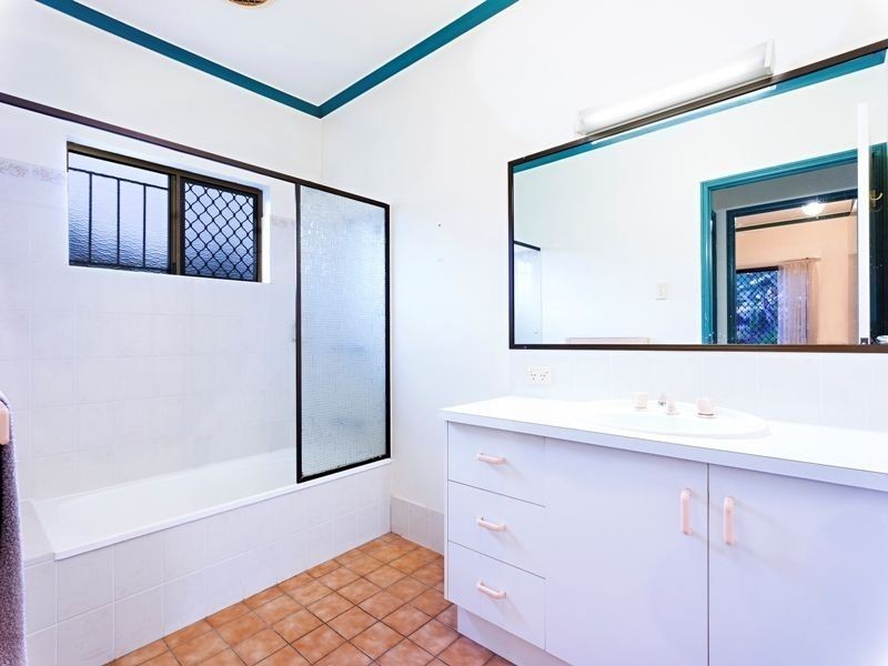5 Wedelia Court, Mooroobool QLD 4870