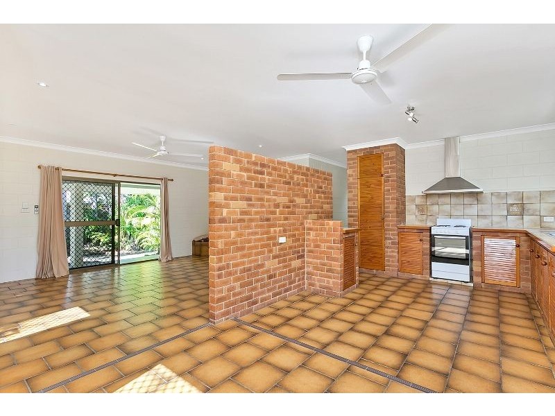 7 Buchan Street, Palm Cove QLD 4879