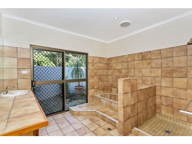 7 Buchan Street, Palm Cove QLD 4879
