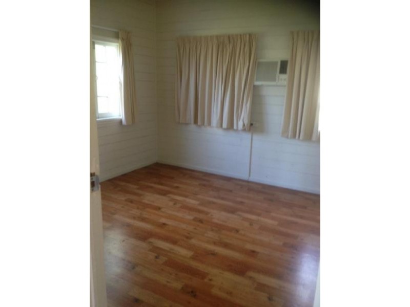 284 Pease Street, Edge Hill QLD 4870