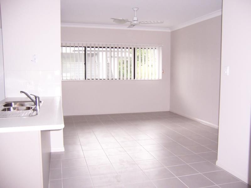 11/4-6 Olive, Manoora QLD 4870