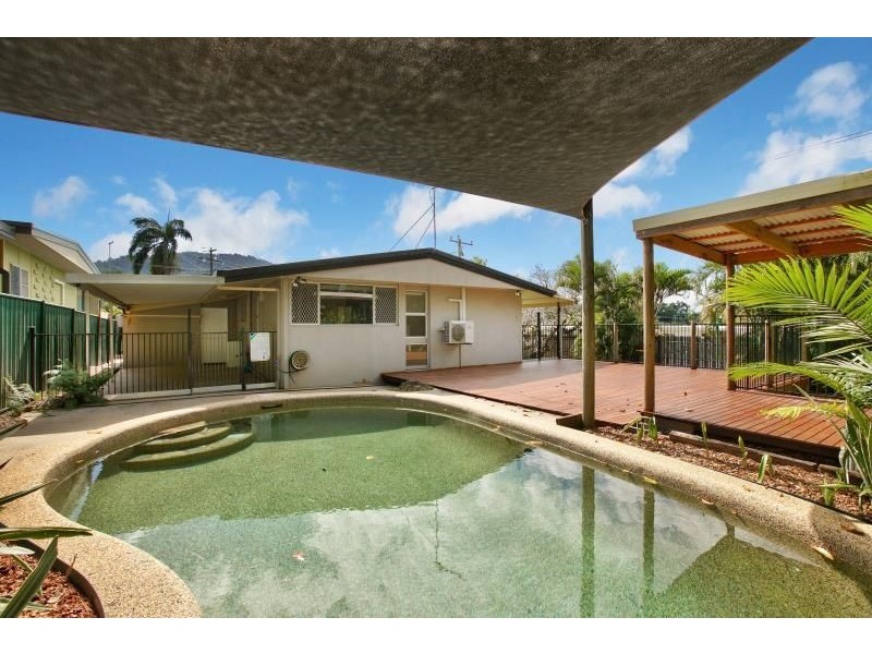 1 Duignan Street, Whitfield QLD 4870