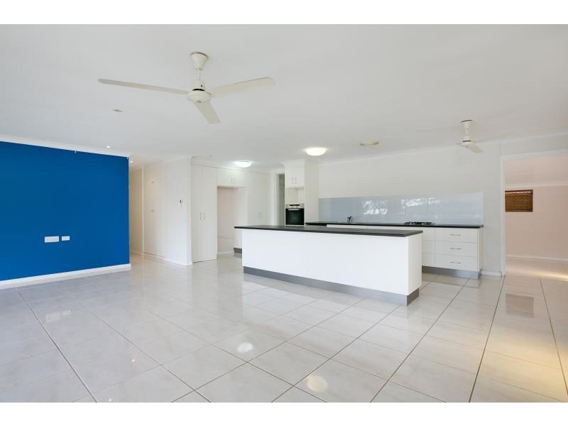 1 Duignan Street, Whitfield QLD 4870