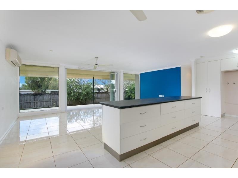 1 Duignan Street, Whitfield QLD 4870