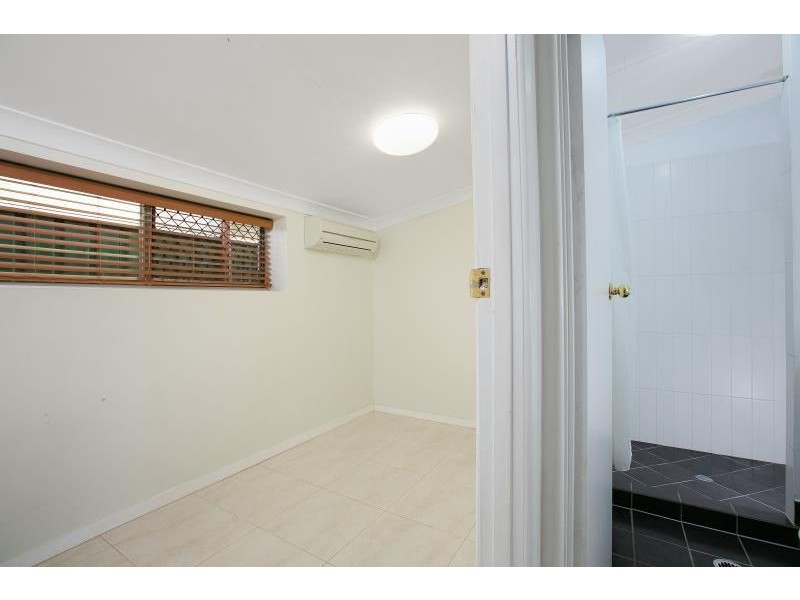 1 Duignan Street, Whitfield QLD 4870