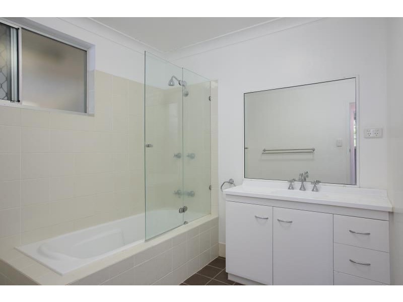 1 Duignan Street, Whitfield QLD 4870