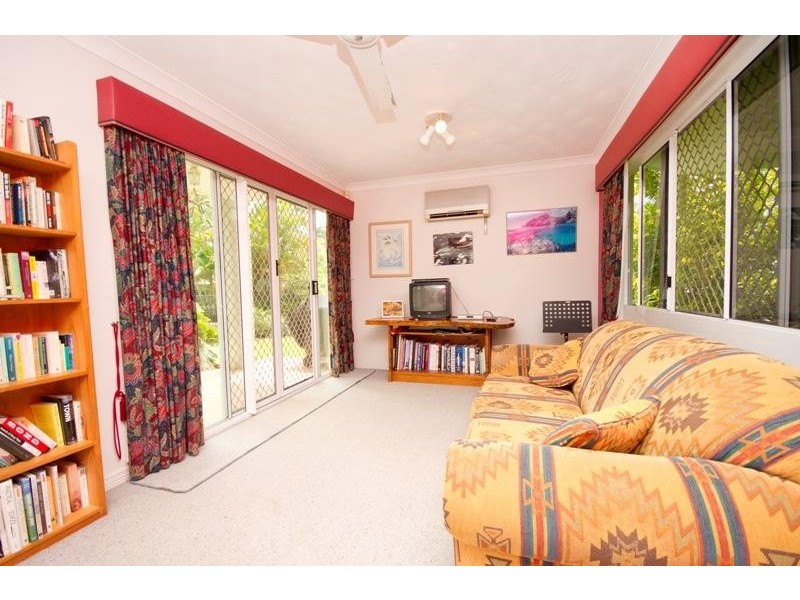 12 Forum Close, Mooroobool QLD 4870