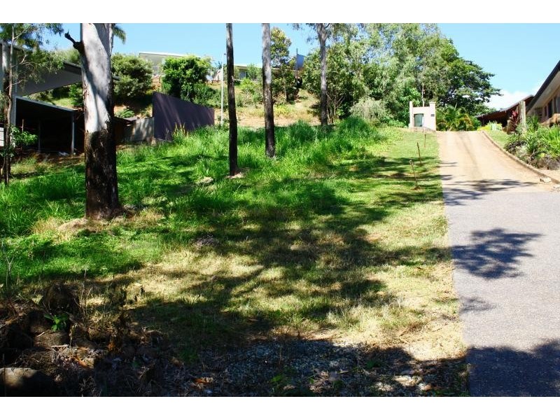 13 Eleanor Close, Mooroobool QLD 4870